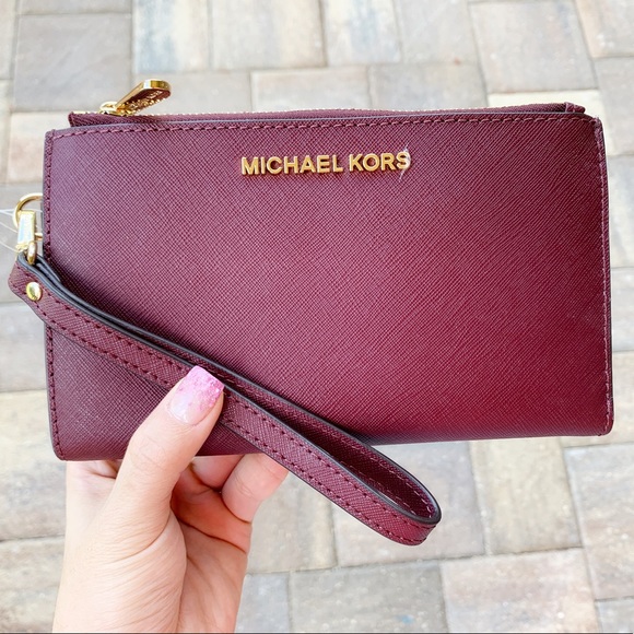 Michael Kors Handbags - Michale Kors Jet Set wristlet Merlot